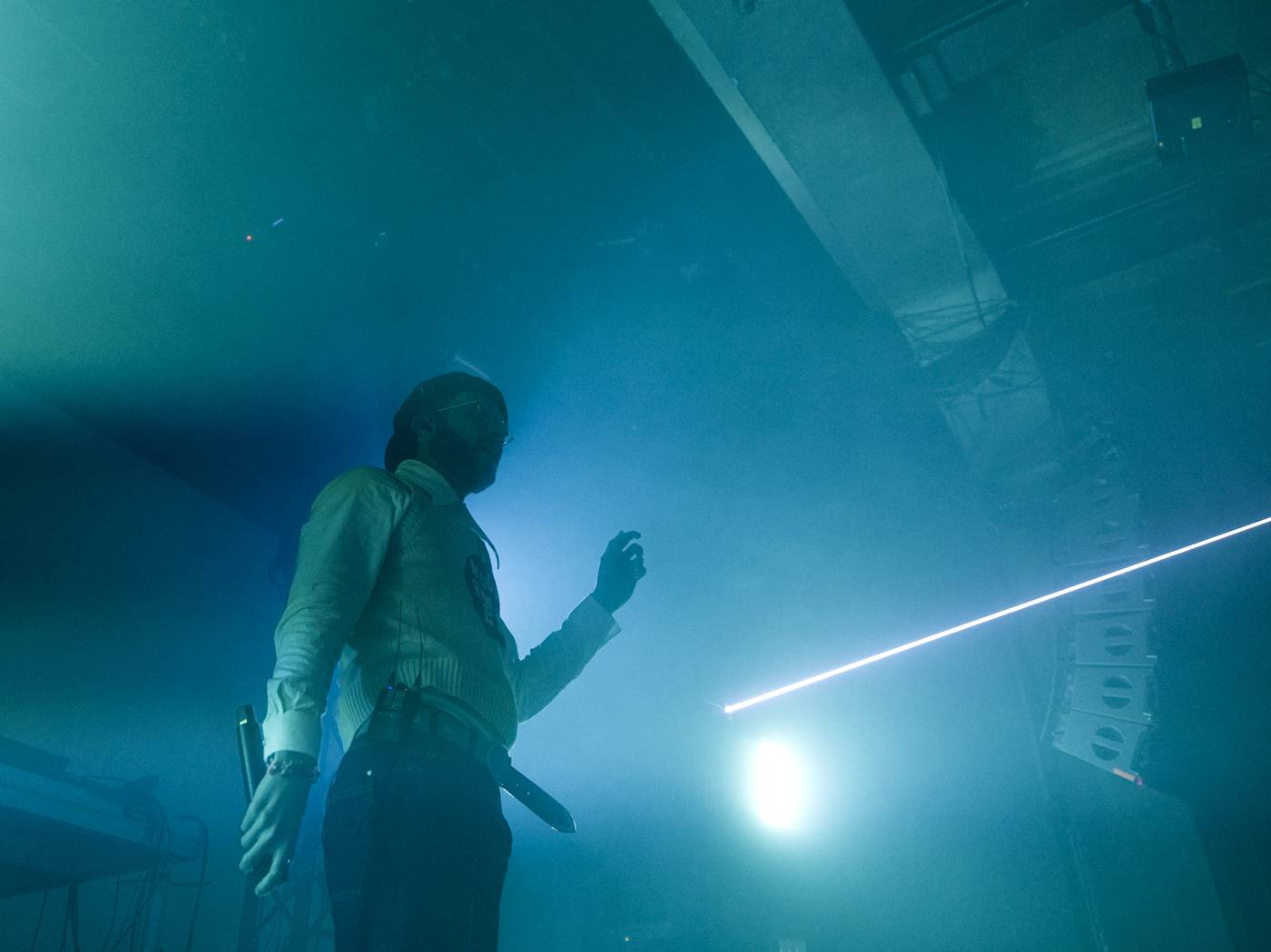 Raper BBNO$ ovládl Roxy, na stage si pozval i fanynku