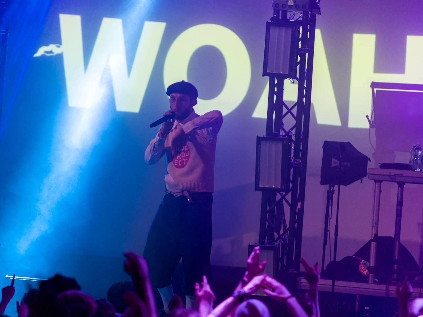 Raper BBNO$ ovládl Roxy, na stage si pozval i fanynku