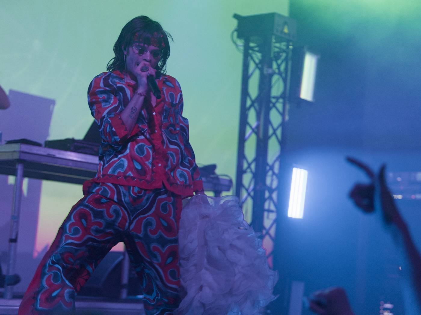 Raper BBNO$ ovládl Roxy, na stage si pozval i fanynku