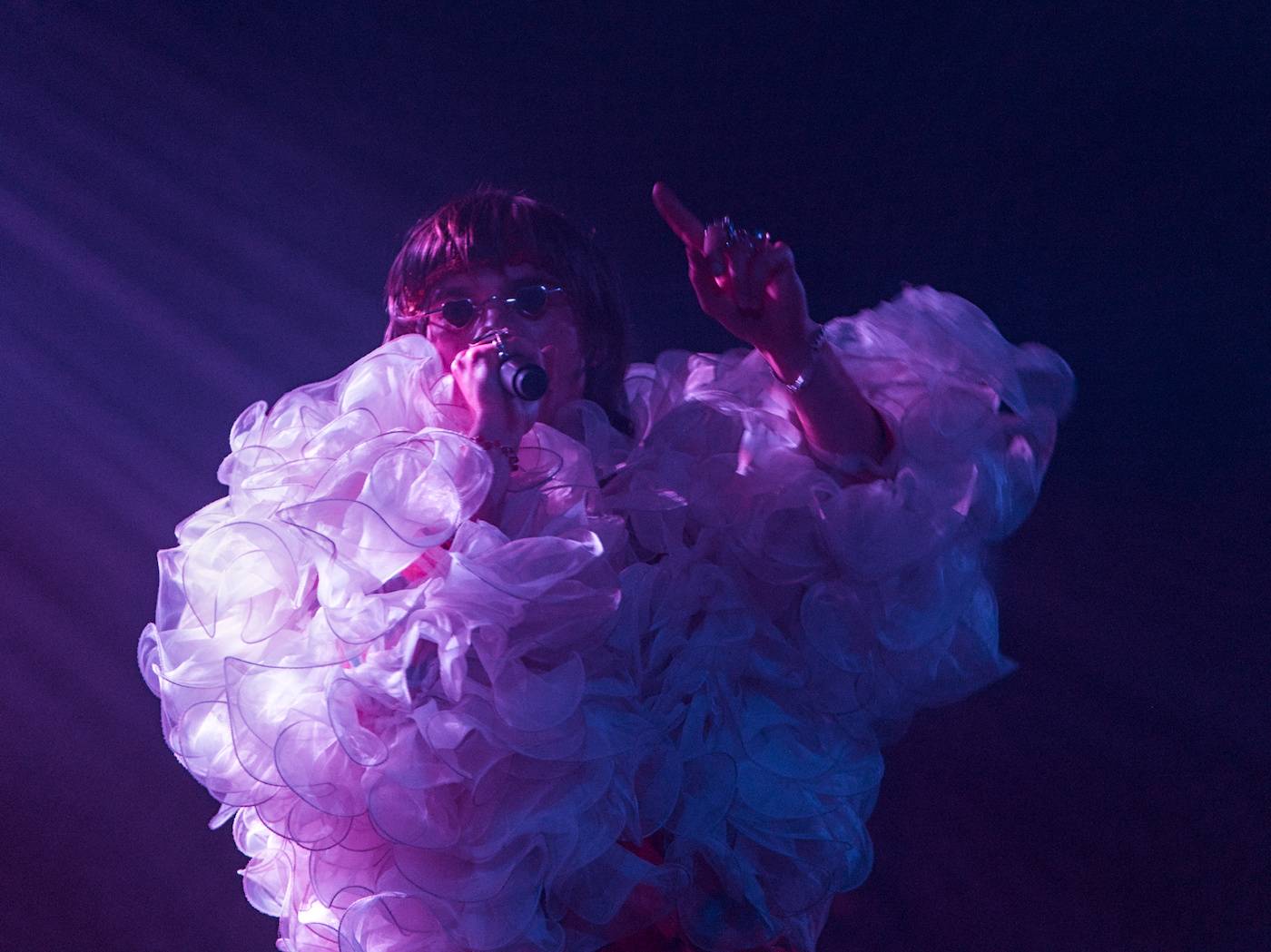 Raper BBNO$ ovládl Roxy, na stage si pozval i fanynku