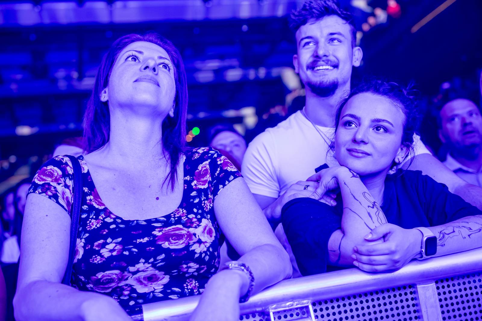 Chinaski a orchestr: trefa na první signální. Kapela se hodila do gala a zazpívala Foru Karlín své hity v nových aranžích