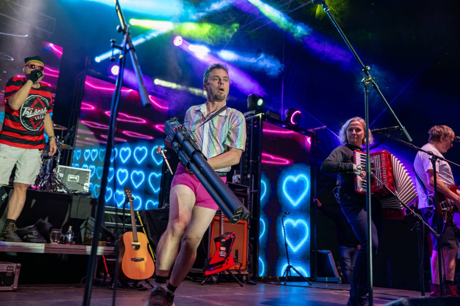 Tři sestry rozezpívaly Pardubice, zahrály v areálu bývalého pivovaru