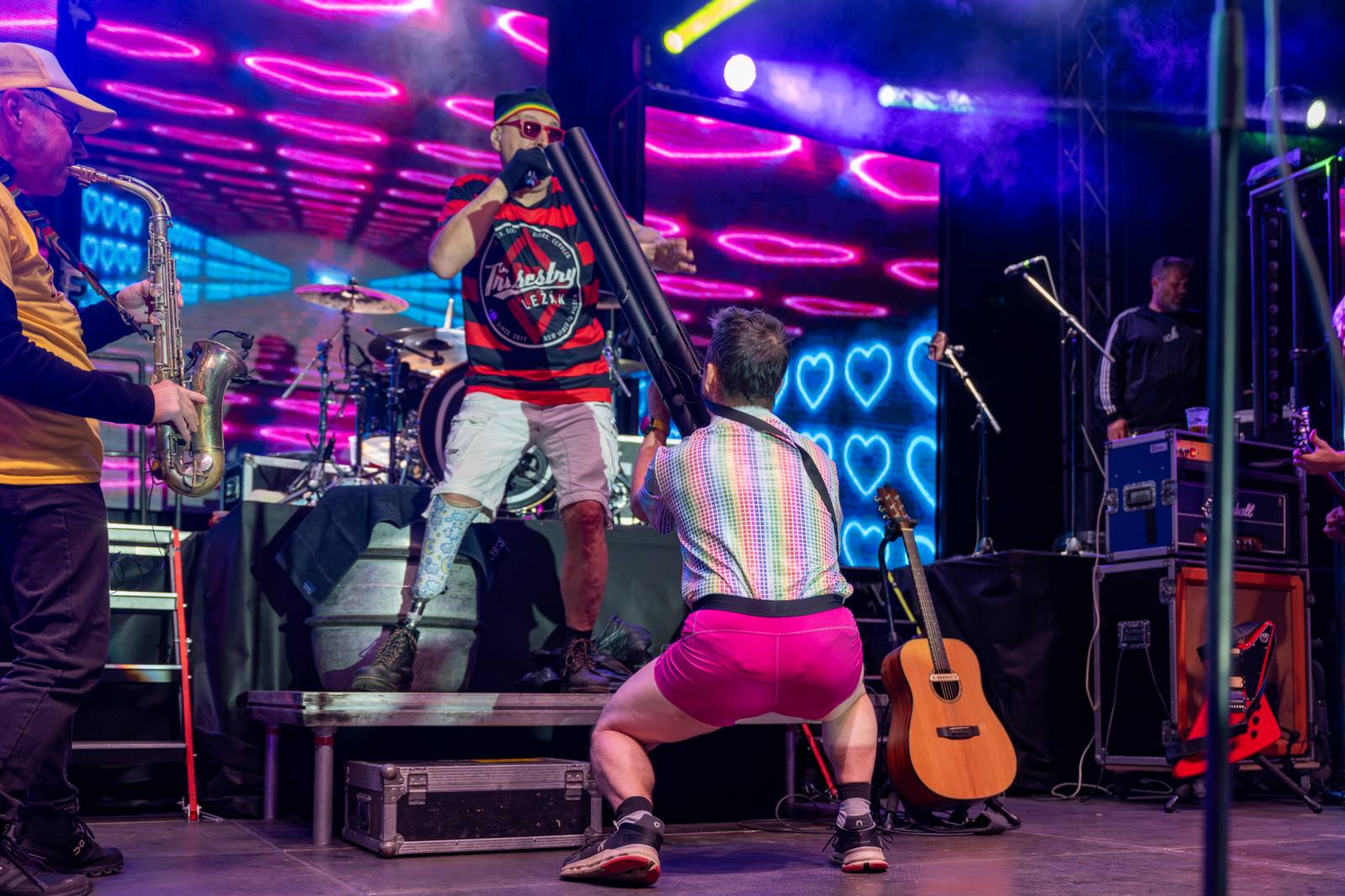 Tři sestry rozezpívaly Pardubice, zahrály v areálu bývalého pivovaru