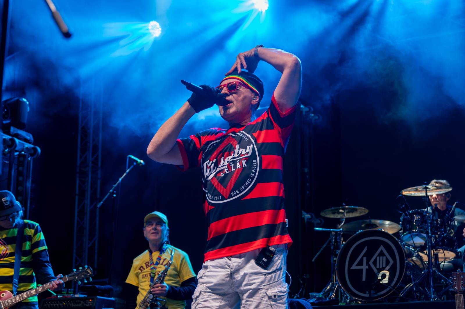 Tři sestry rozezpívaly Pardubice, zahrály v areálu bývalého pivovaru