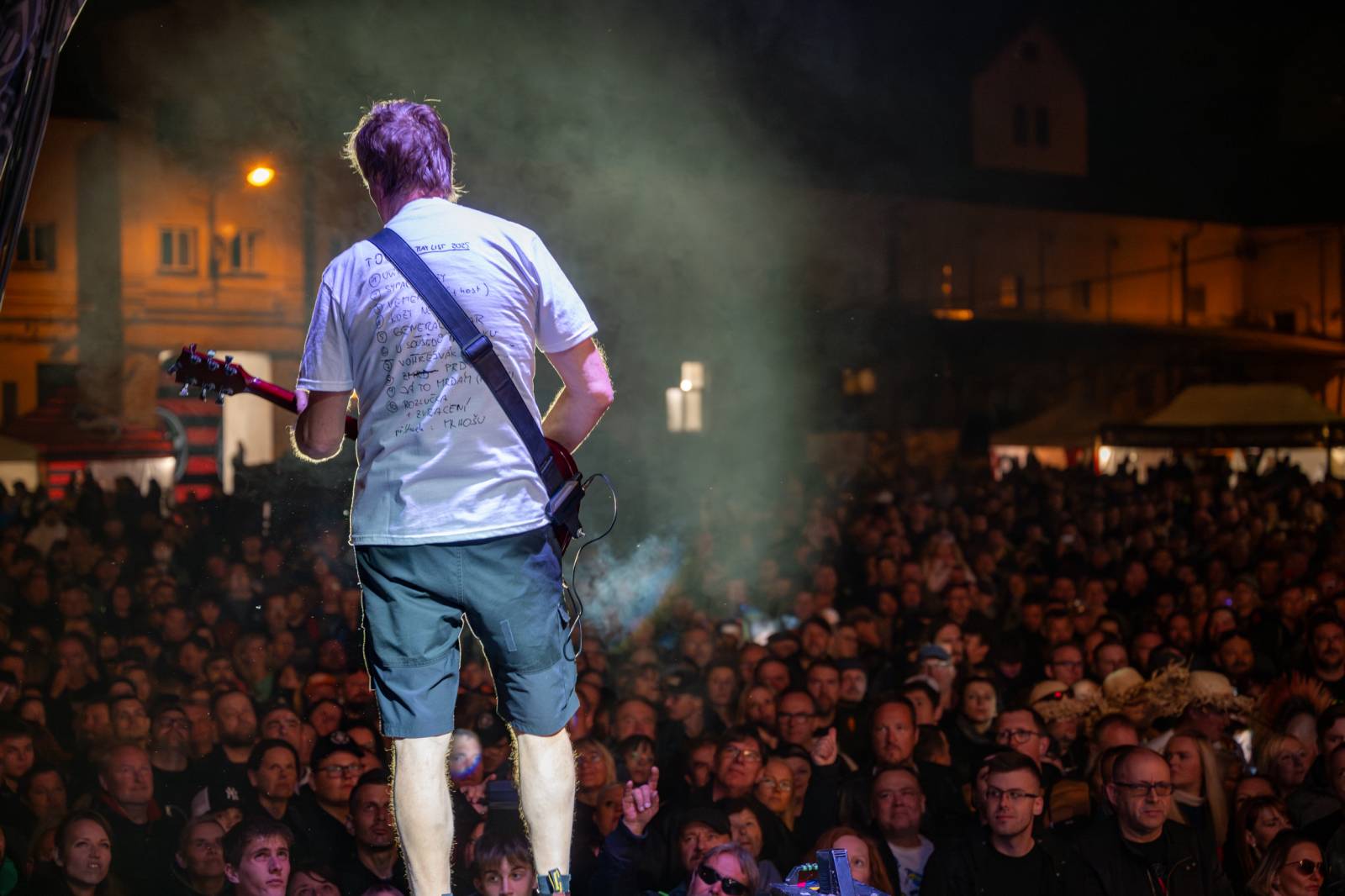 Tři sestry rozezpívaly Pardubice, zahrály v areálu bývalého pivovaru