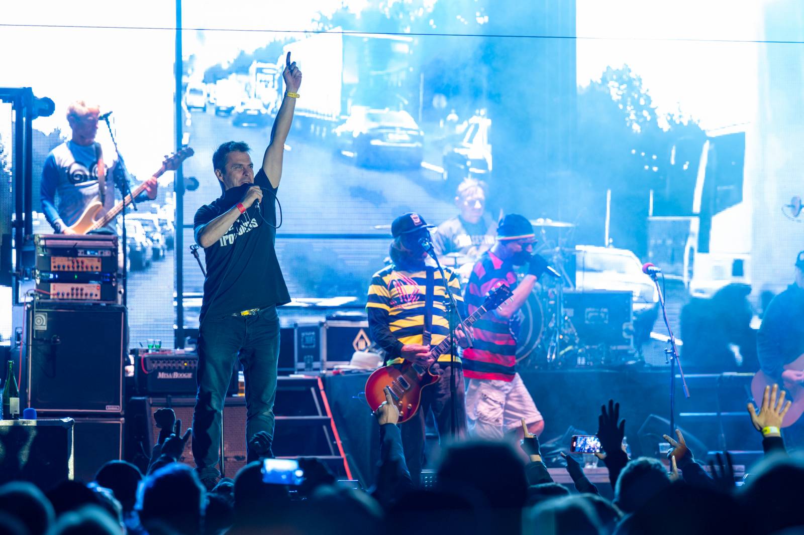 Tři sestry rozezpívaly Pardubice, zahrály v areálu bývalého pivovaru