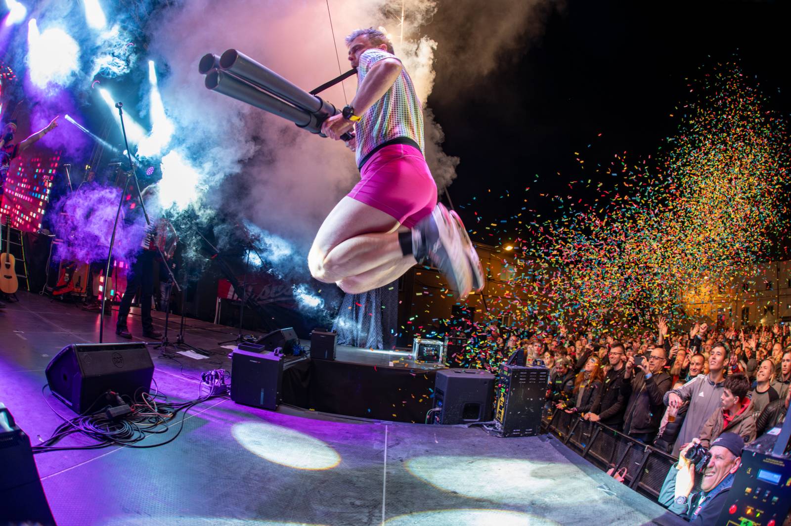 Tři sestry rozezpívaly Pardubice, zahrály v areálu bývalého pivovaru