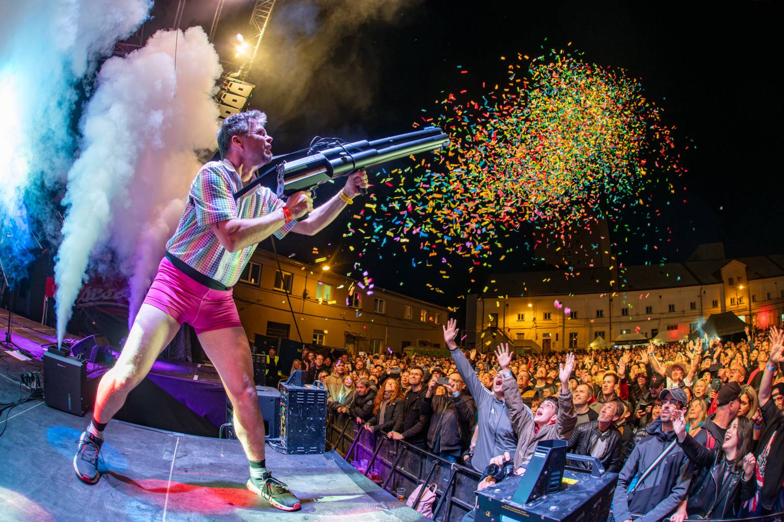 Tři sestry rozezpívaly Pardubice, zahrály v areálu bývalého pivovaru