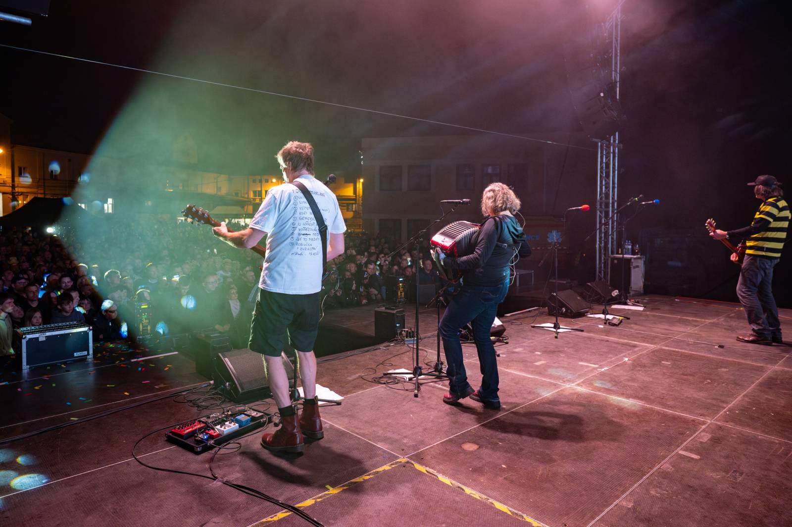Tři sestry rozezpívaly Pardubice, zahrály v areálu bývalého pivovaru
