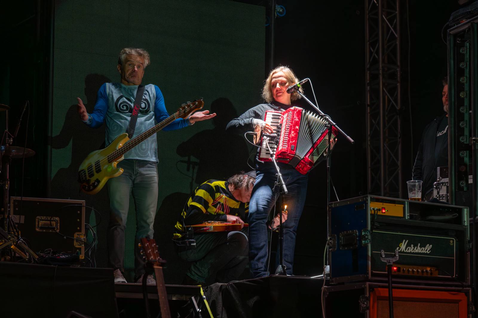 Tři sestry rozezpívaly Pardubice, zahrály v areálu bývalého pivovaru