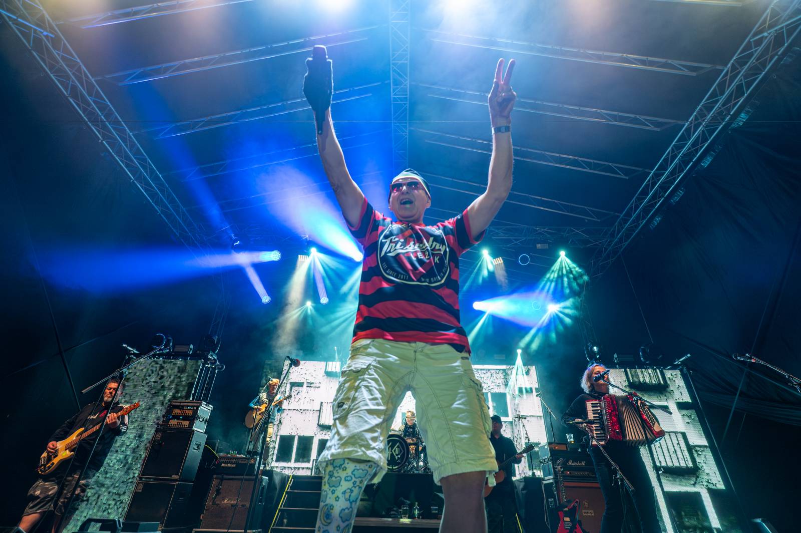 Tři sestry rozezpívaly Pardubice, zahrály v areálu bývalého pivovaru