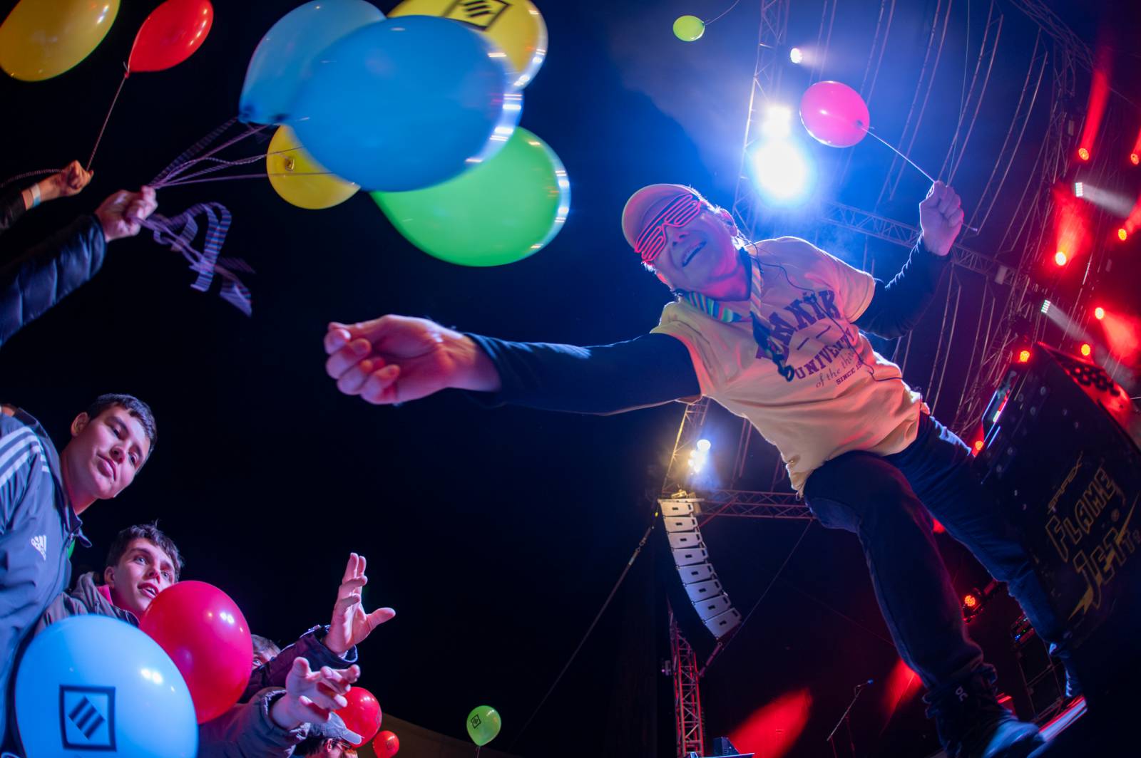 Tři sestry rozezpívaly Pardubice, zahrály v areálu bývalého pivovaru