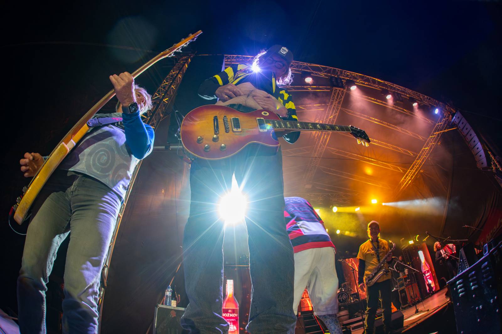 Tři sestry rozezpívaly Pardubice, zahrály v areálu bývalého pivovaru