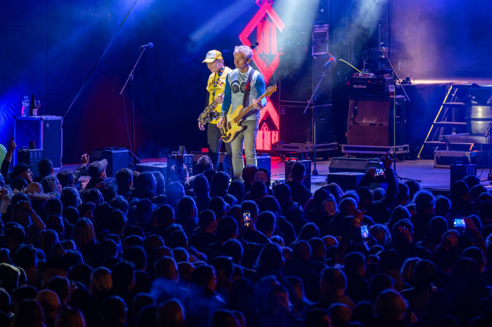 Tři sestry rozezpívaly Pardubice, zahrály v areálu bývalého pivovaru