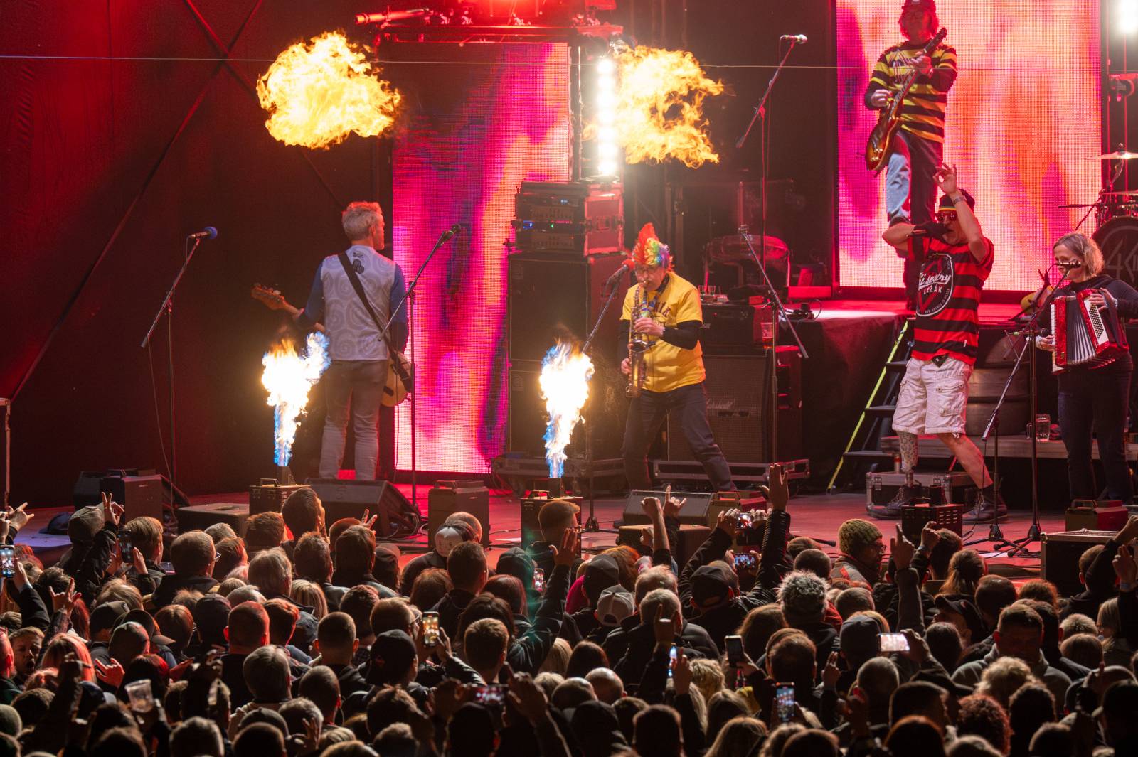 Tři sestry rozezpívaly Pardubice, zahrály v areálu bývalého pivovaru