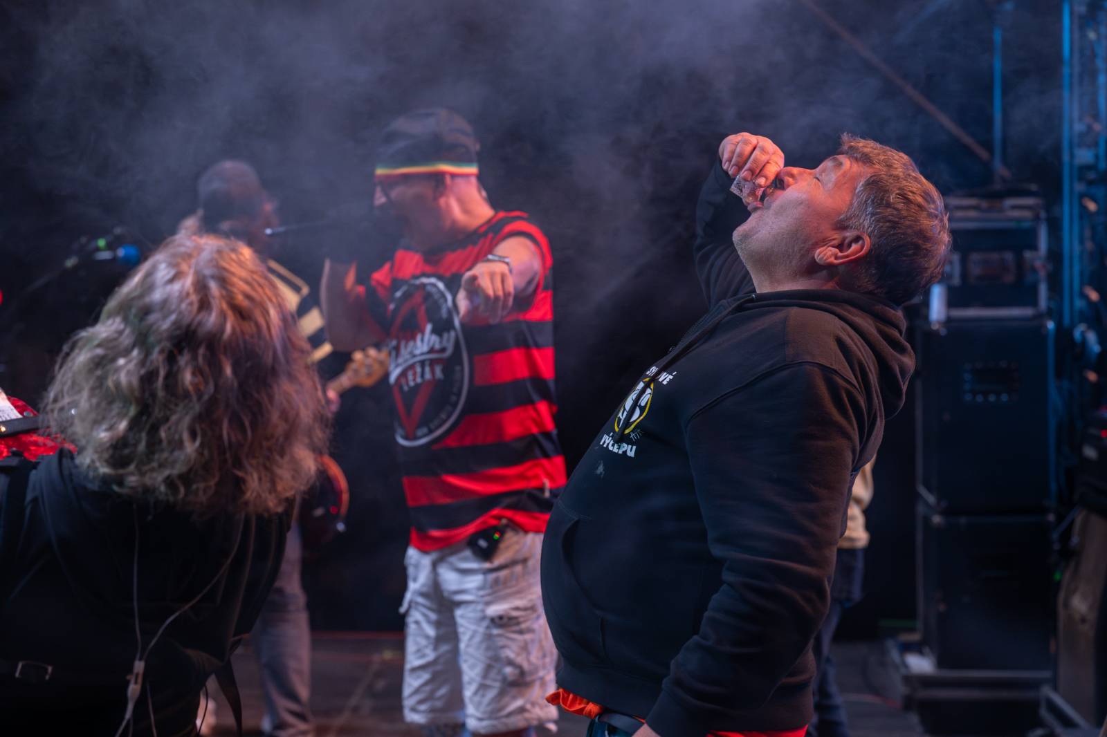 Tři sestry rozezpívaly Pardubice, zahrály v areálu bývalého pivovaru