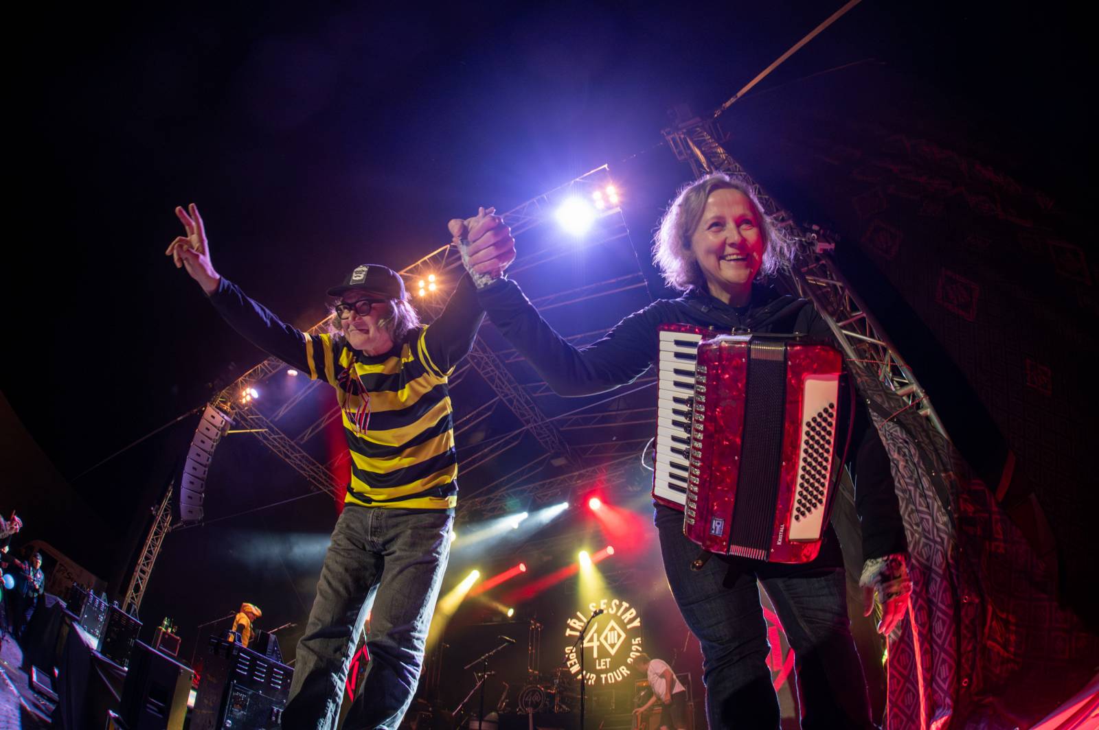 Tři sestry rozezpívaly Pardubice, zahrály v areálu bývalého pivovaru