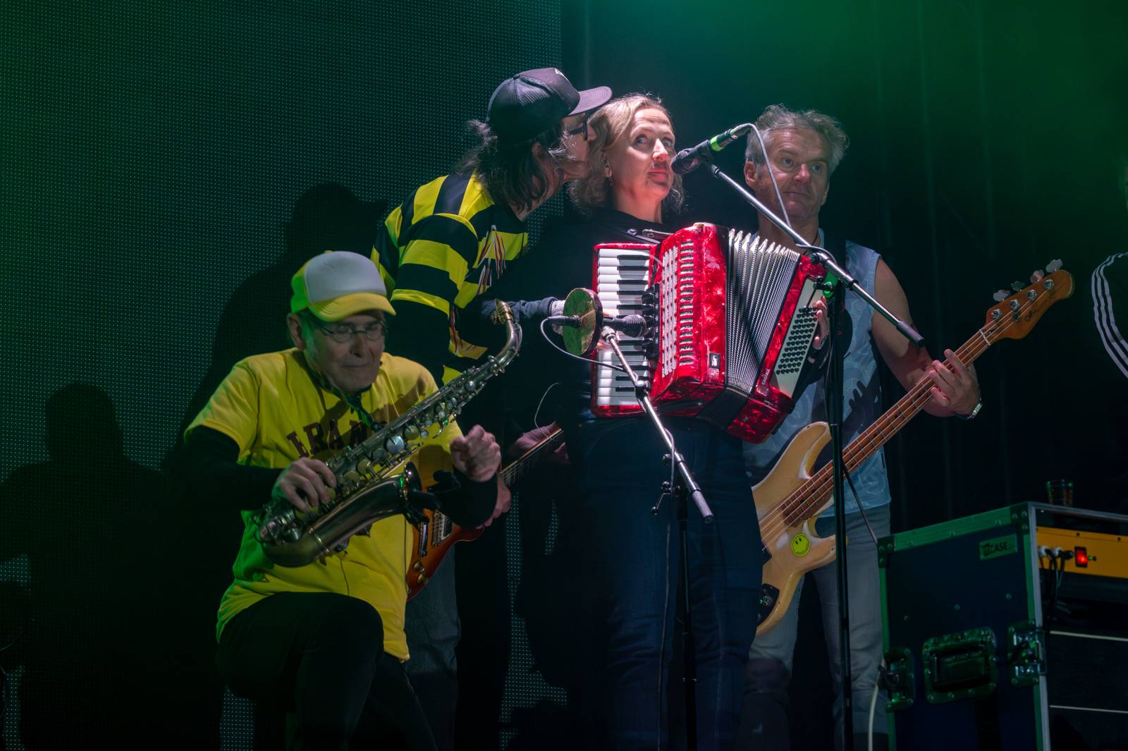 Tři sestry rozezpívaly Pardubice, zahrály v areálu bývalého pivovaru