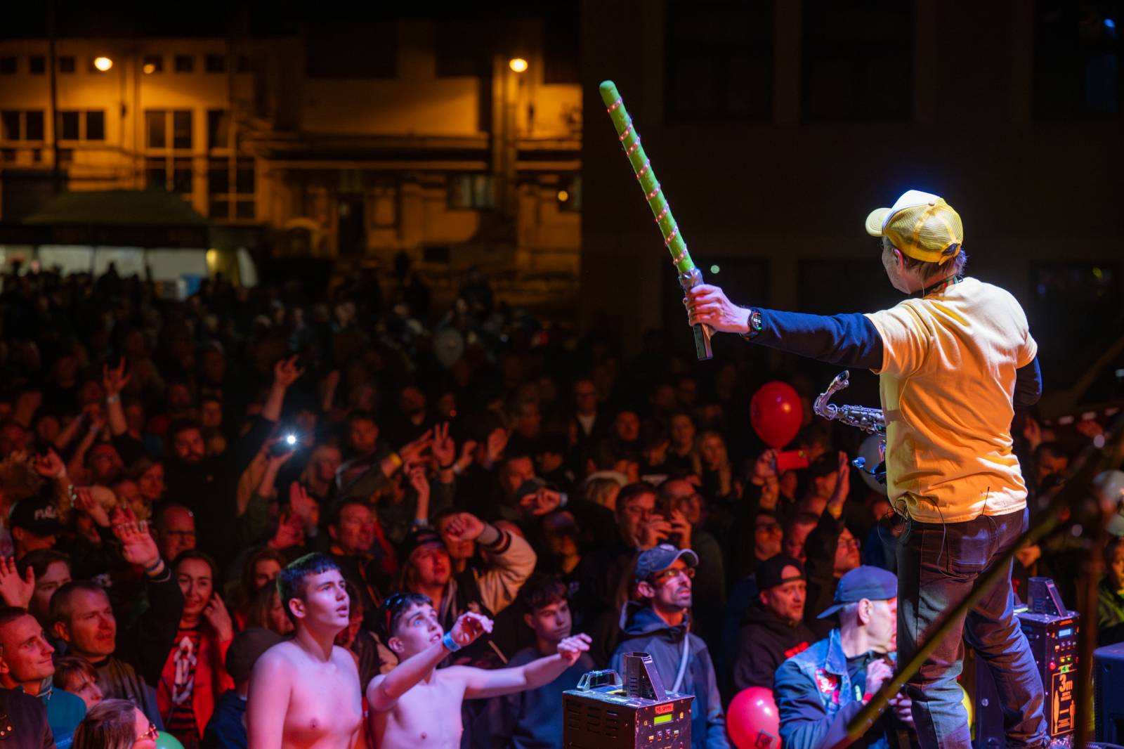 Tři sestry rozezpívaly Pardubice, zahrály v areálu bývalého pivovaru