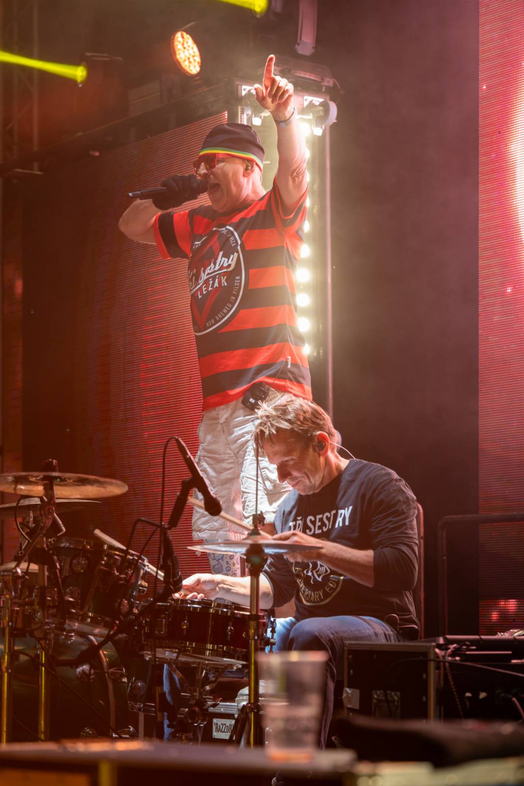 Tři sestry rozezpívaly Pardubice, zahrály v areálu bývalého pivovaru