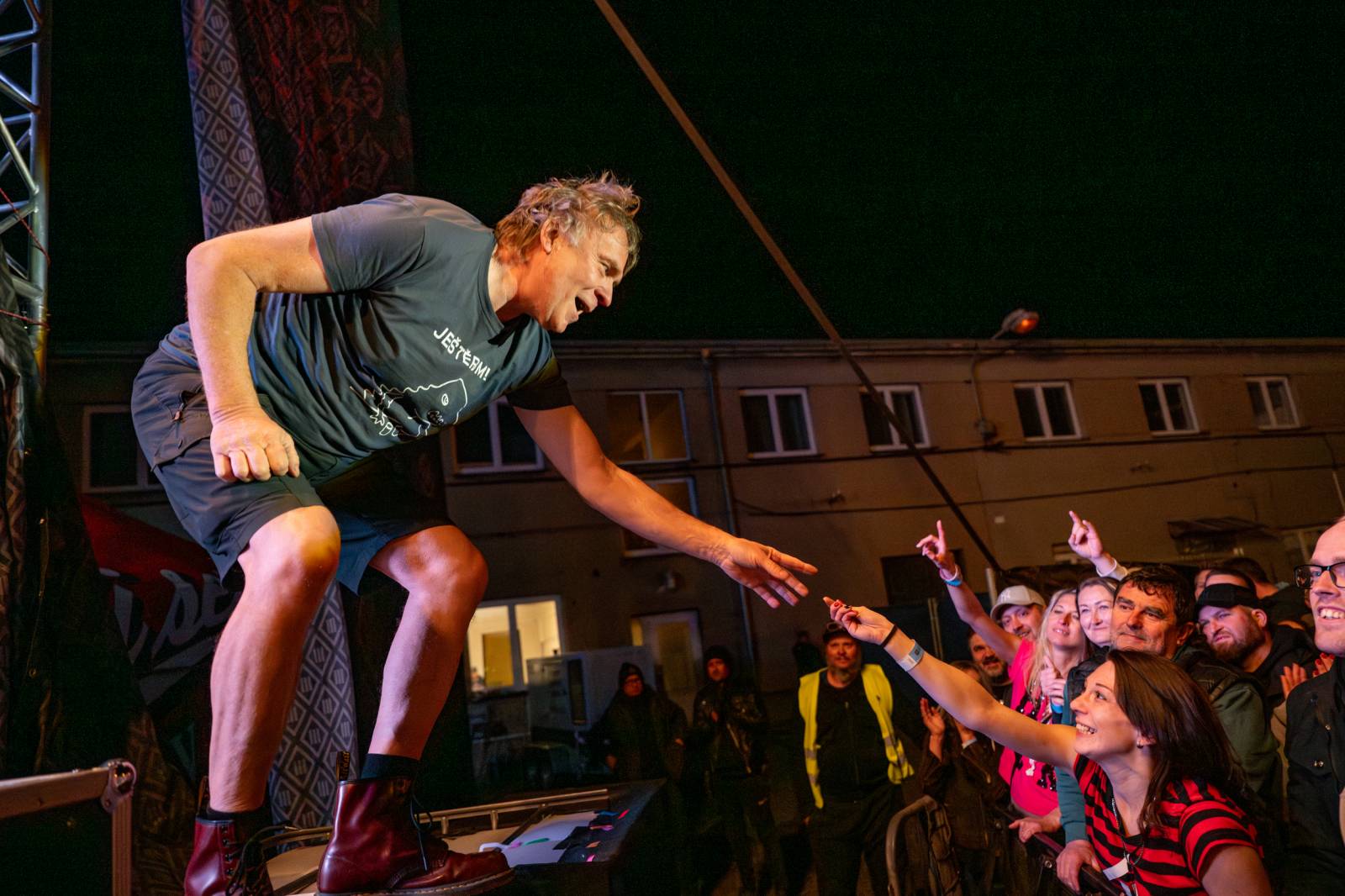 Tři sestry rozezpívaly Pardubice, zahrály v areálu bývalého pivovaru