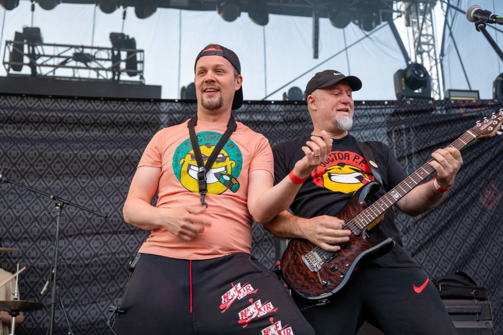 Tři sestry rozezpívaly Pardubice, zahrály v areálu bývalého pivovaru