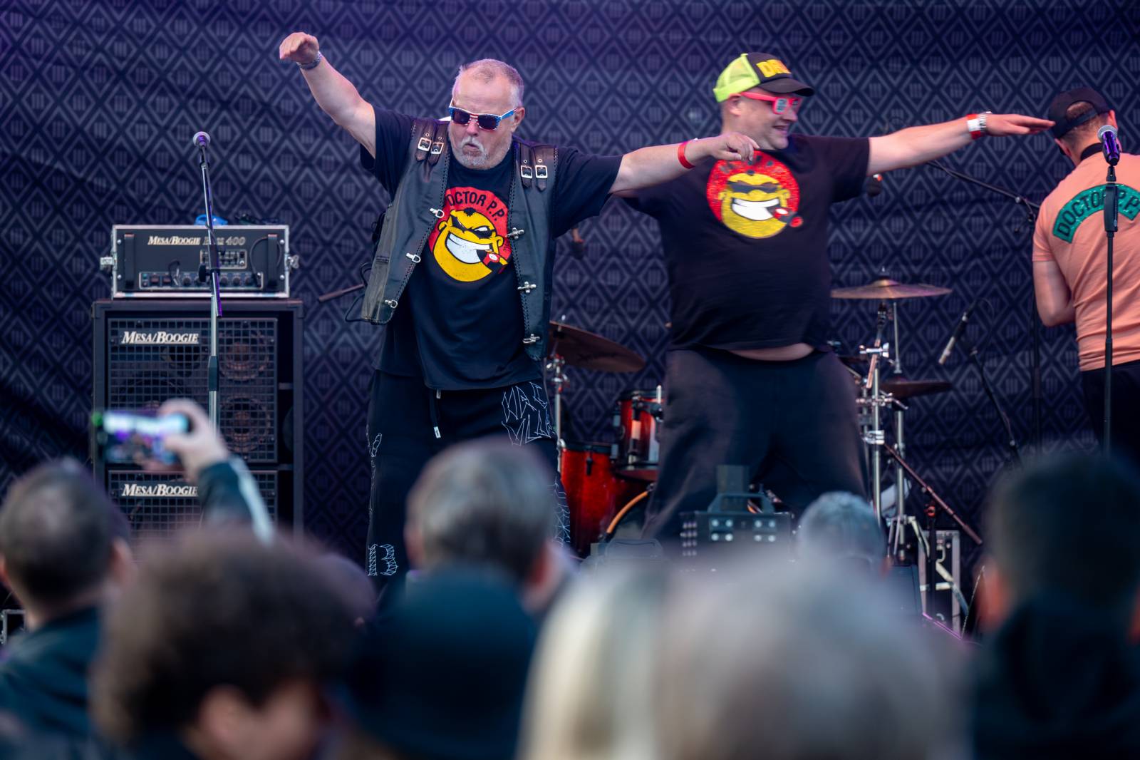 Tři sestry rozezpívaly Pardubice, zahrály v areálu bývalého pivovaru