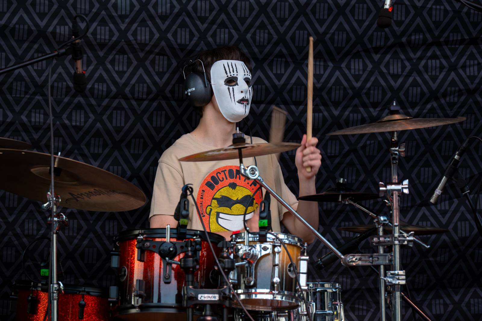 Tři sestry rozezpívaly Pardubice, zahrály v areálu bývalého pivovaru