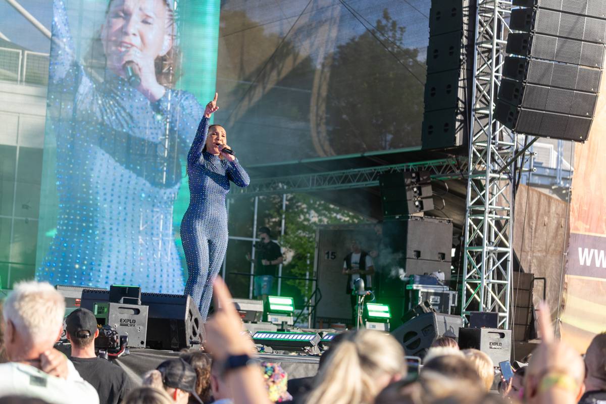 Praha se vrátila do devadesátek. Na pódiu se vystřídali O-Zone, Fun Factory, Masterboy, Rozalla i Bomfunk MC's