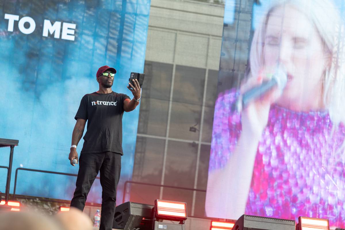 Praha se vrátila do devadesátek. Na pódiu se vystřídali O-Zone, Fun Factory, Masterboy, Rozalla i Bomfunk MC's