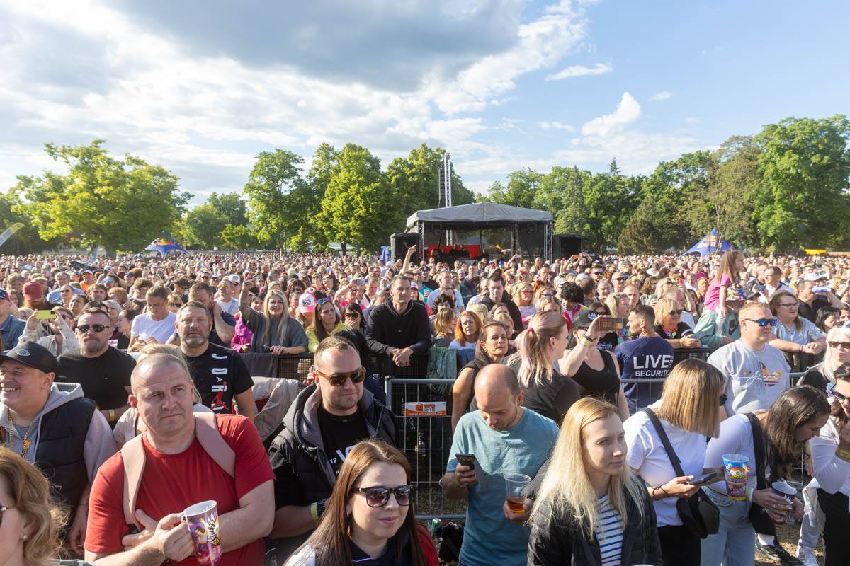 Praha se vrátila do devadesátek. Na pódiu se vystřídali O-Zone, Fun Factory, Masterboy, Rozalla i Bomfunk MC's