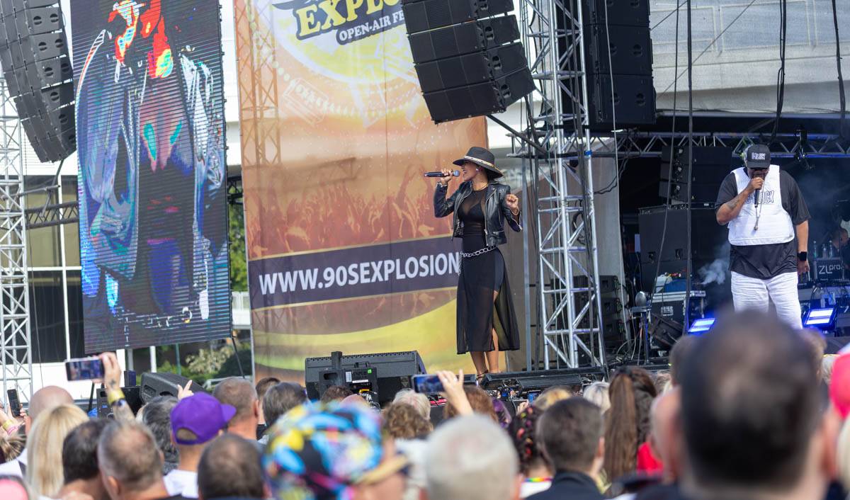 Praha se vrátila do devadesátek. Na pódiu se vystřídali O-Zone, Fun Factory, Masterboy, Rozalla i Bomfunk MC's