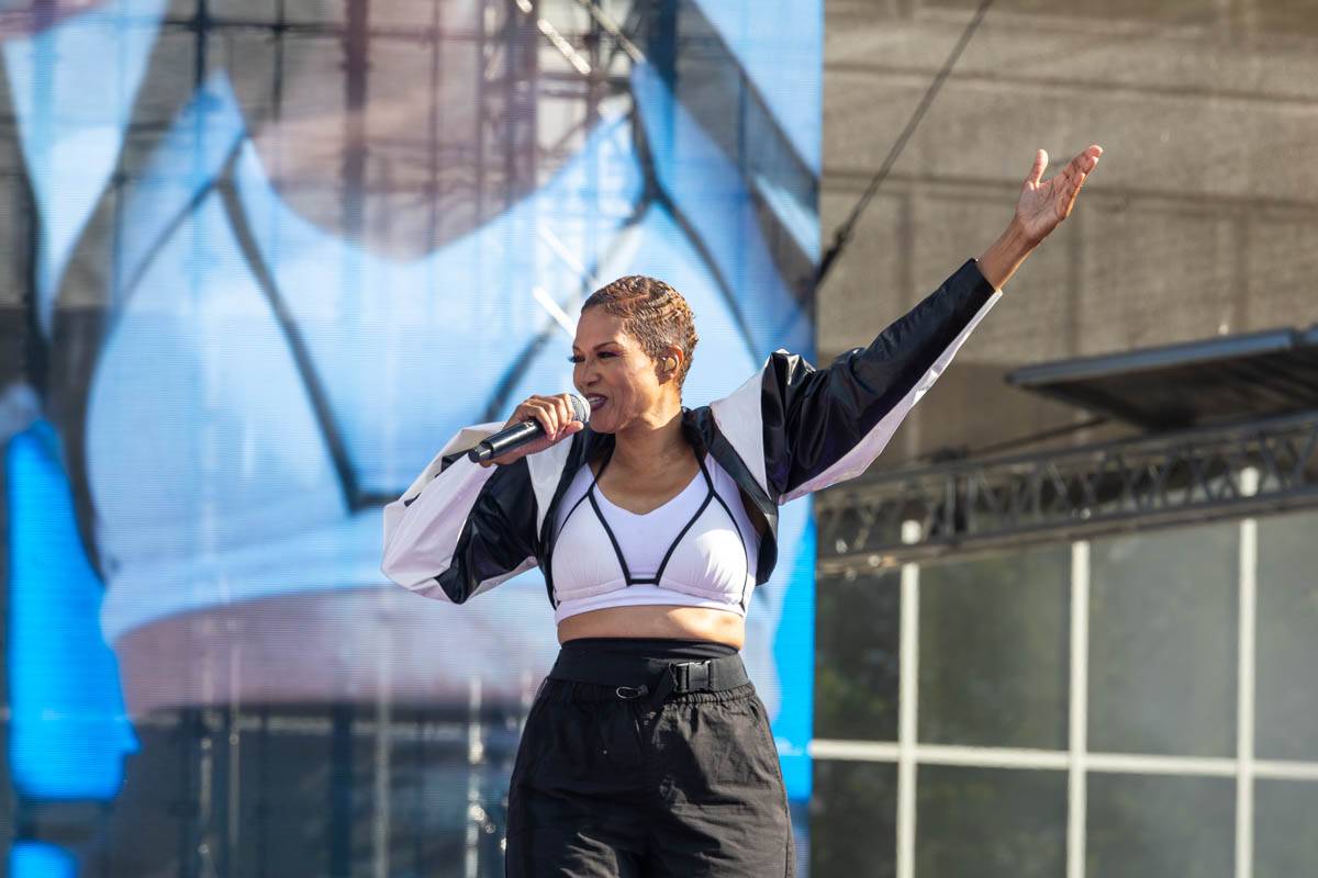 Praha se vrátila do devadesátek. Na pódiu se vystřídali O-Zone, Fun Factory, Masterboy, Rozalla i Bomfunk MC's