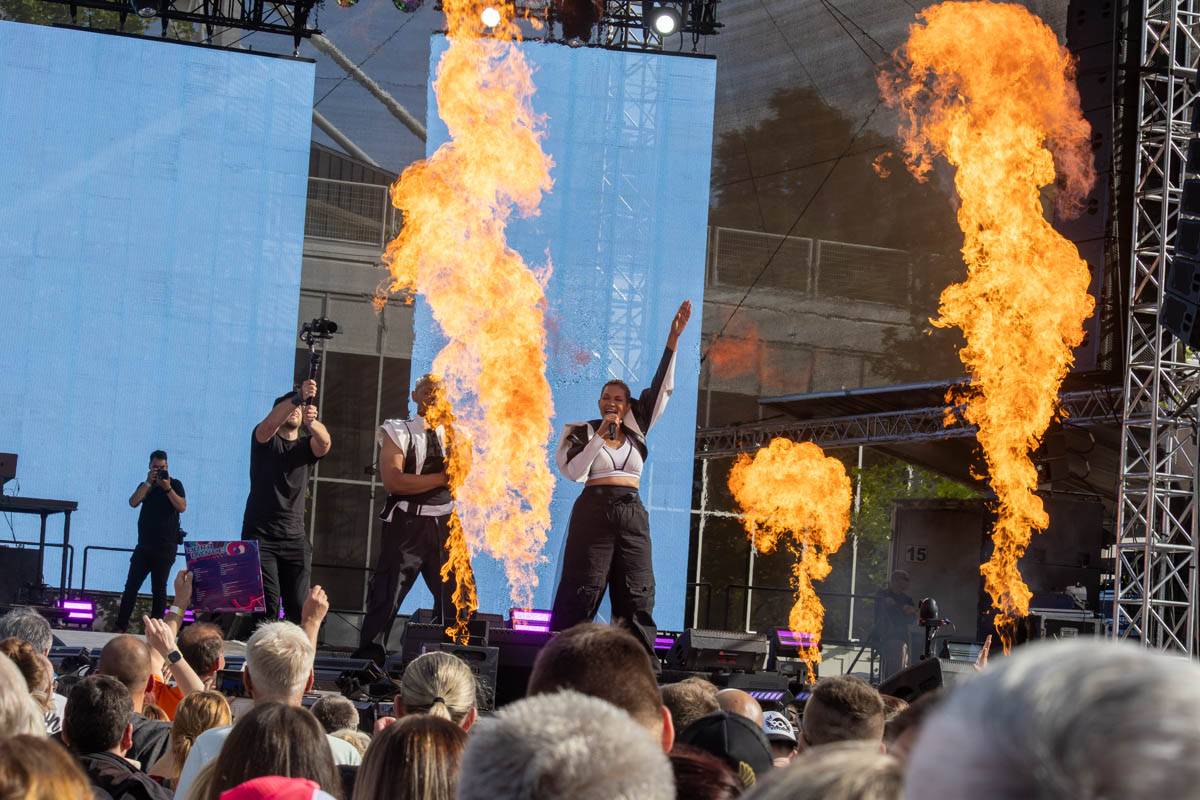 Praha se vrátila do devadesátek. Na pódiu se vystřídali O-Zone, Fun Factory, Masterboy, Rozalla i Bomfunk MC's