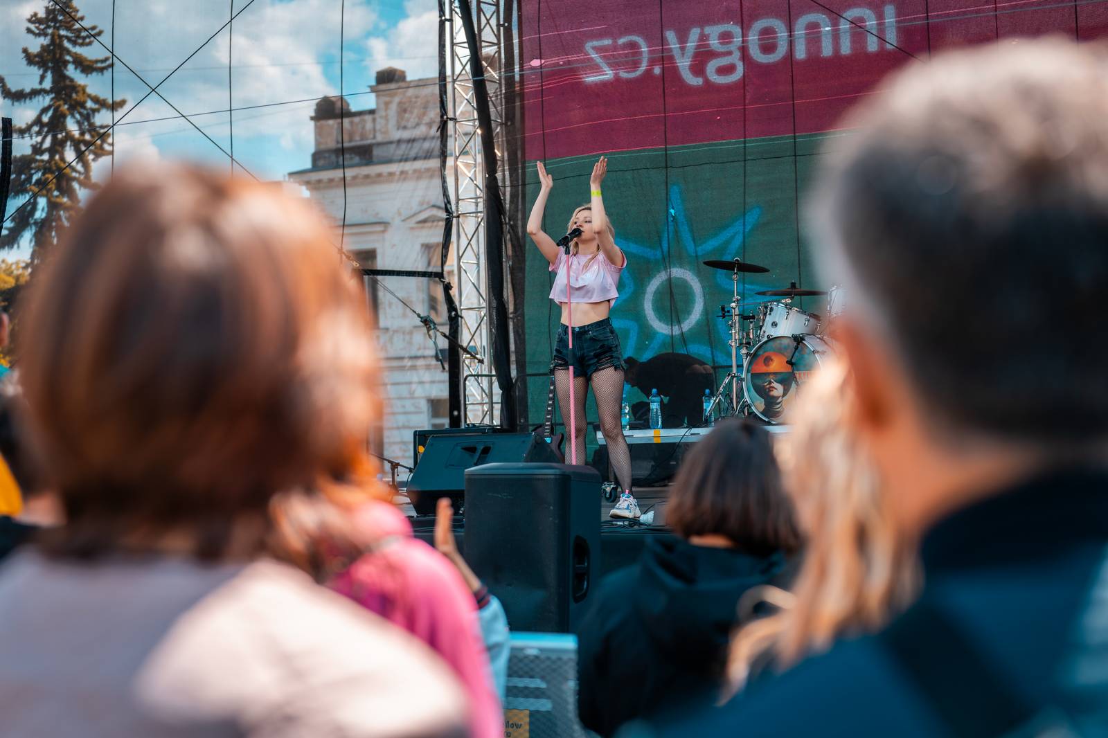 Mezi ploty, den první: Energičtí Skyline, okouzlující Tereza Balonová i legenda Richard Müller