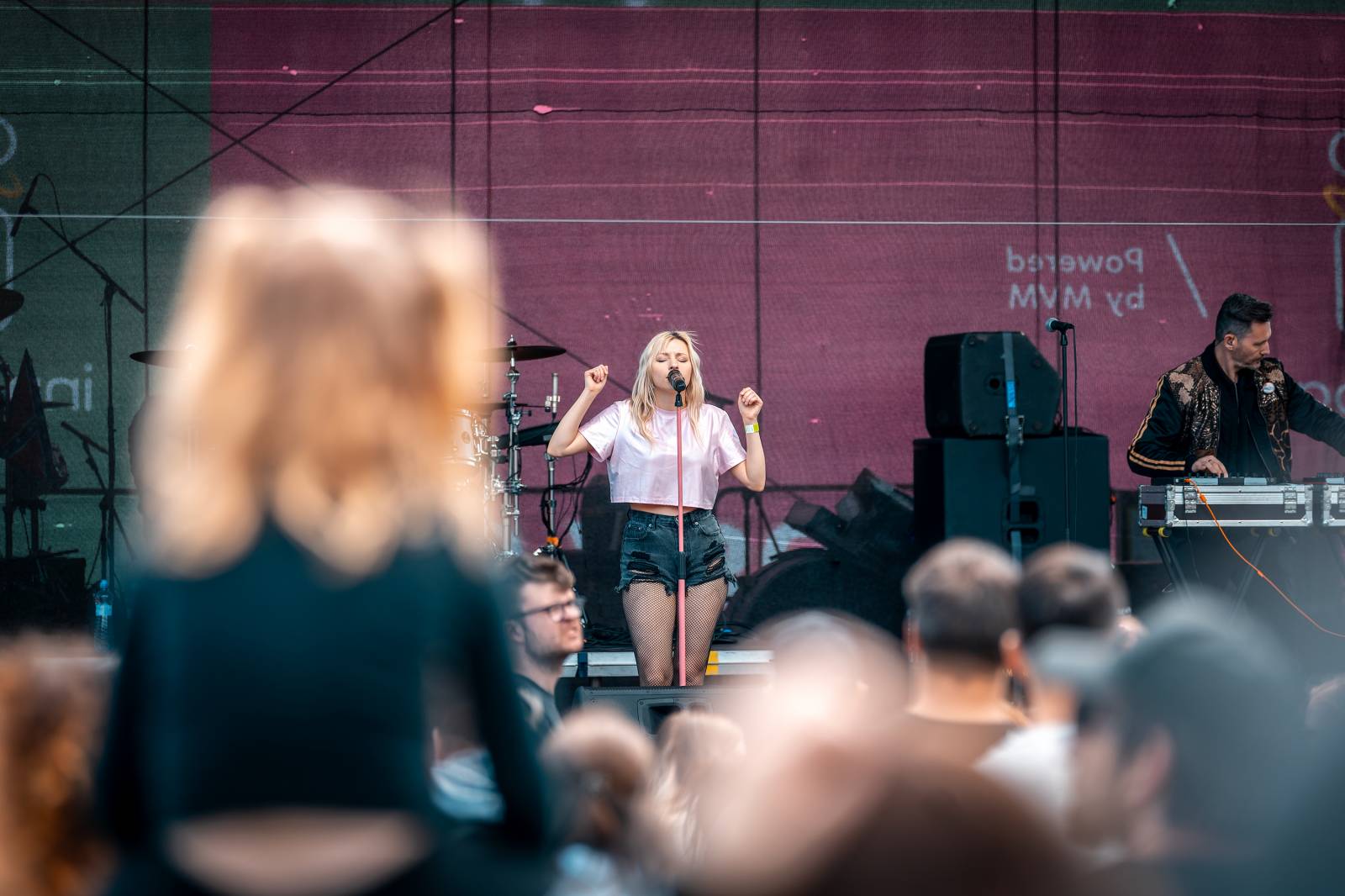 Mezi ploty, den první: Energičtí Skyline, okouzlující Tereza Balonová i legenda Richard Müller