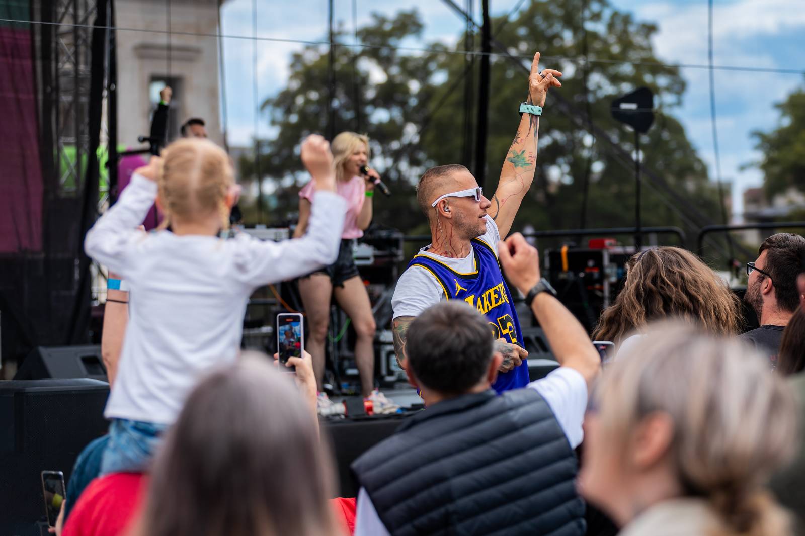 Mezi ploty, den první: Energičtí Skyline, okouzlující Tereza Balonová i legenda Richard Müller