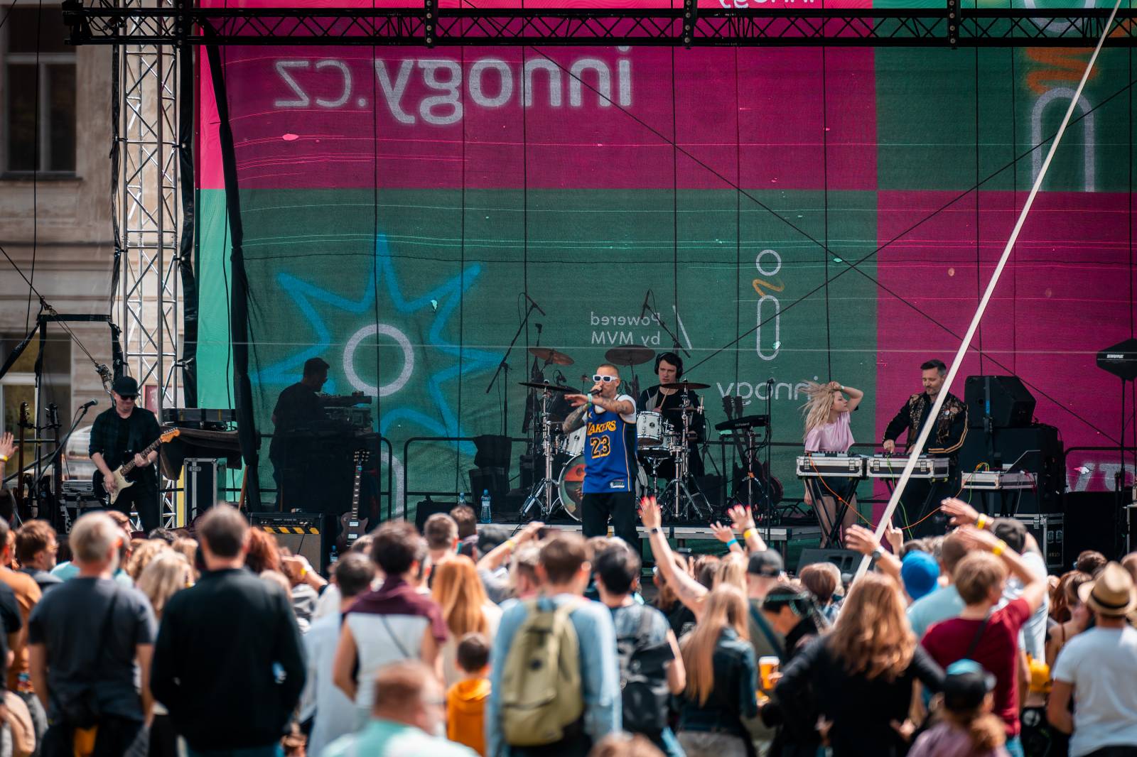 Mezi ploty, den první: Energičtí Skyline, okouzlující Tereza Balonová i legenda Richard Müller