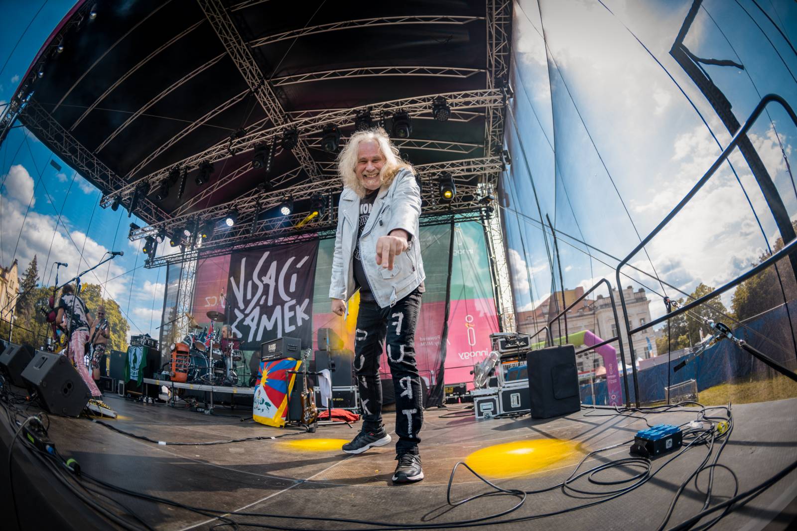 Mezi ploty, den první: Energičtí Skyline, okouzlující Tereza Balonová i legenda Richard Müller