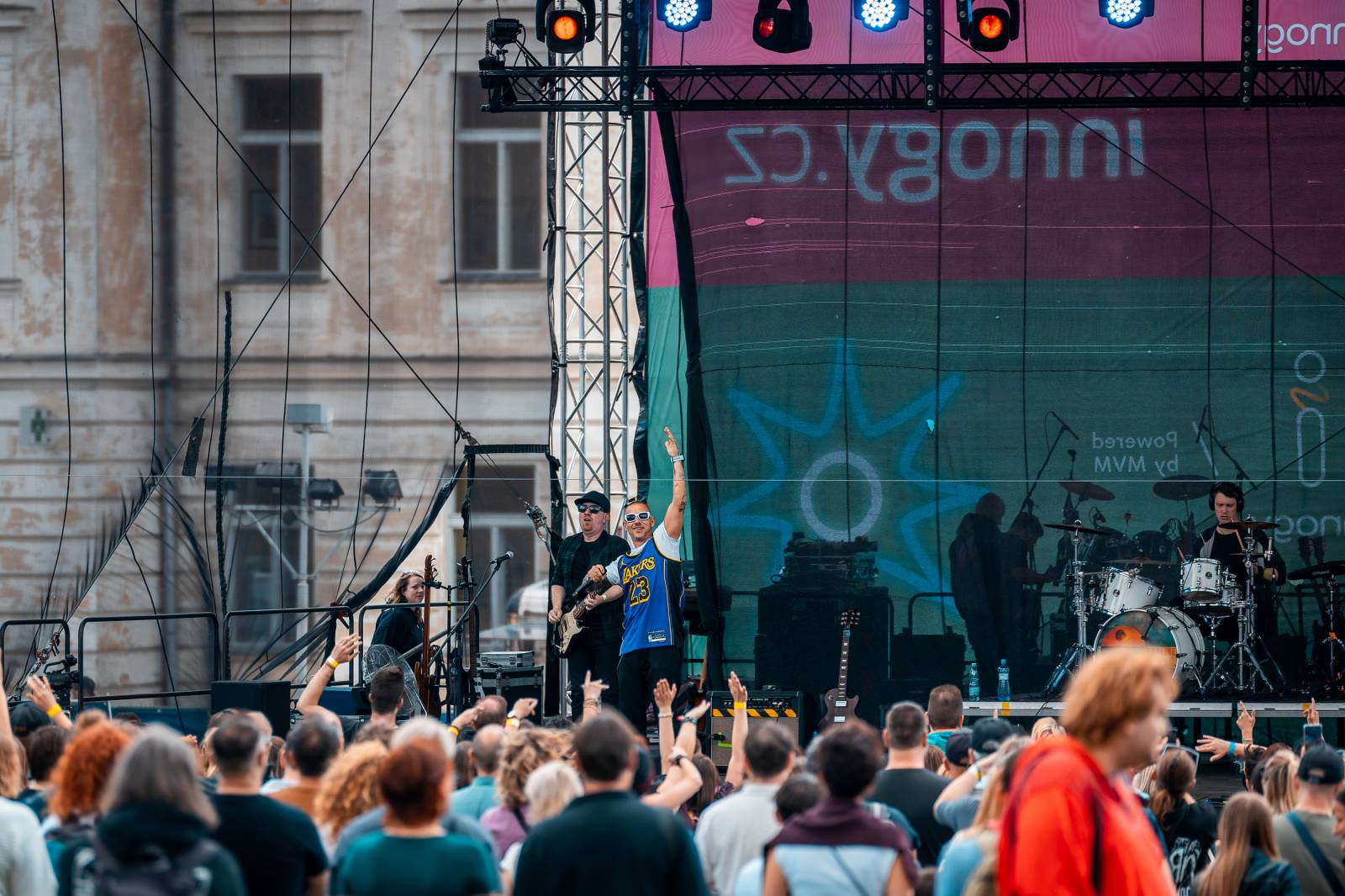 Mezi ploty, den první: Energičtí Skyline, okouzlující Tereza Balonová i legenda Richard Müller