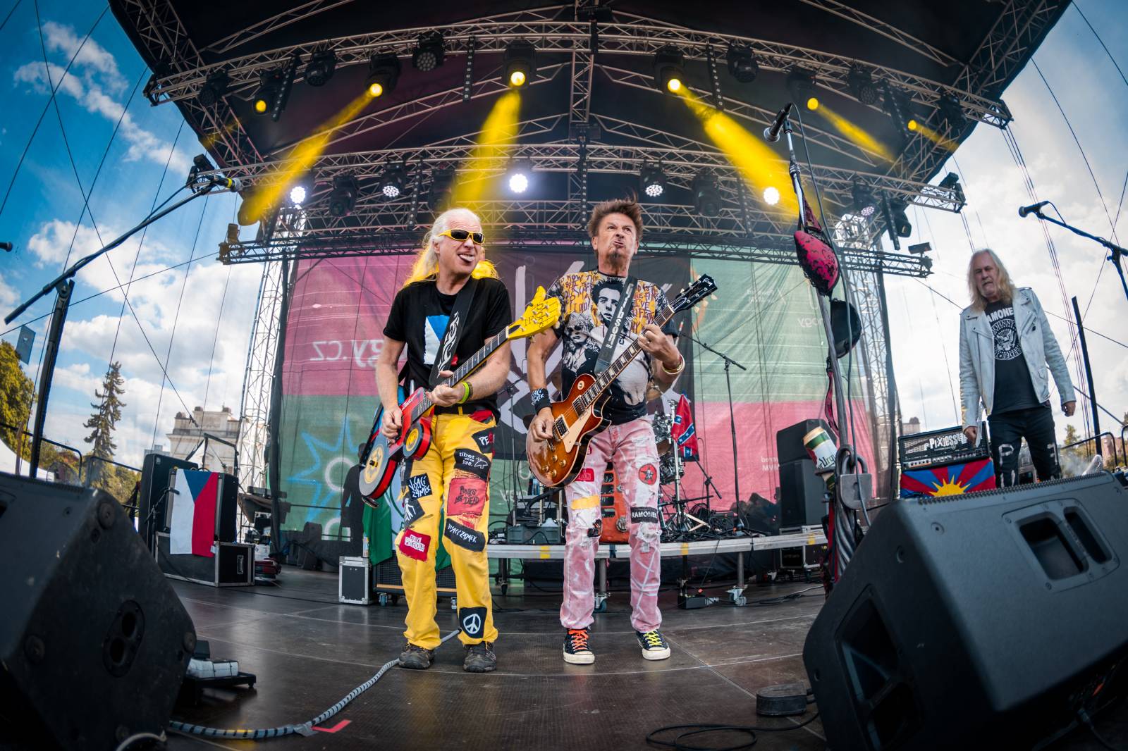 Mezi ploty, den první: Energičtí Skyline, okouzlující Tereza Balonová i legenda Richard Müller