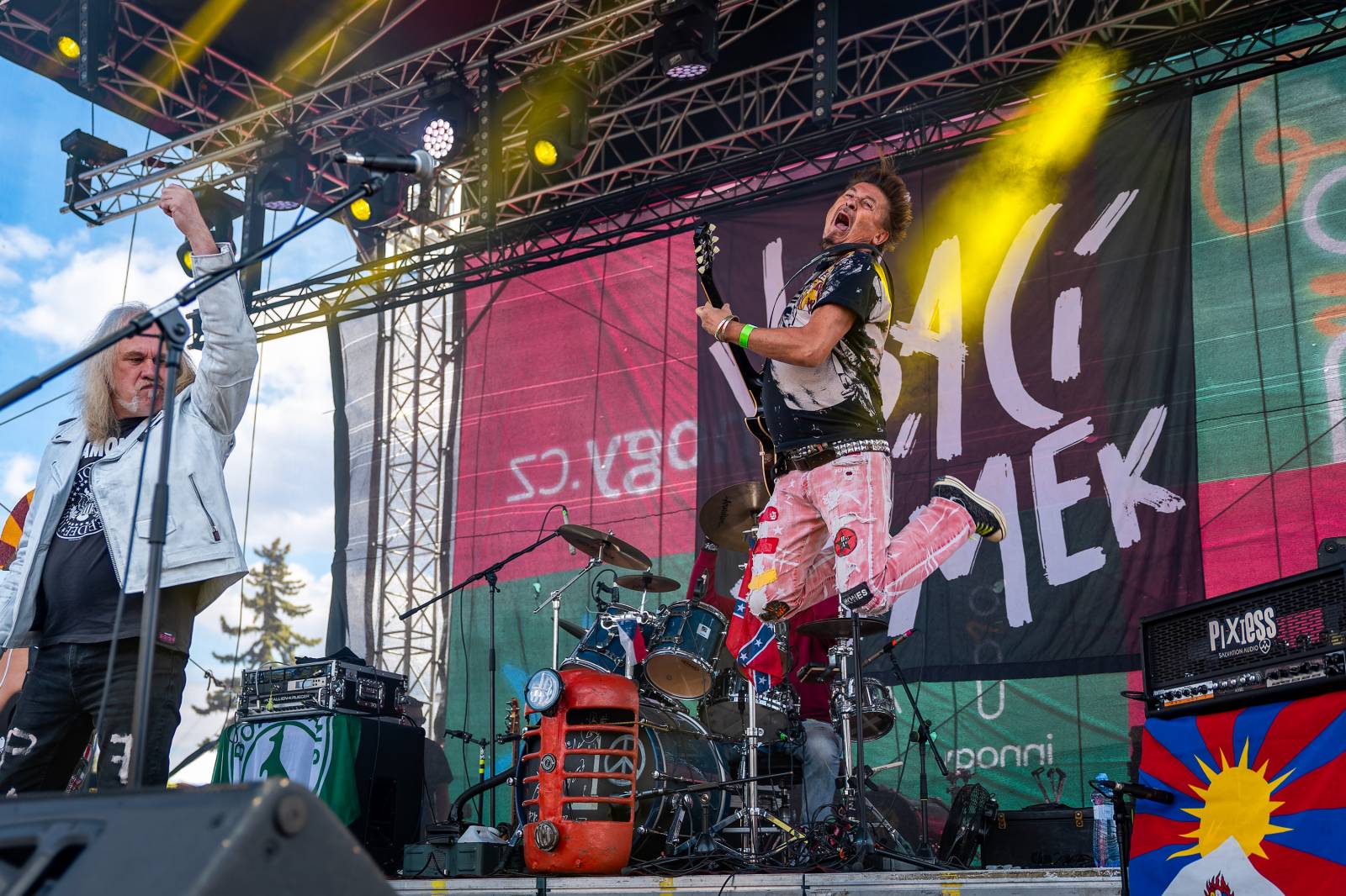 Mezi ploty, den první: Energičtí Skyline, okouzlující Tereza Balonová i legenda Richard Müller