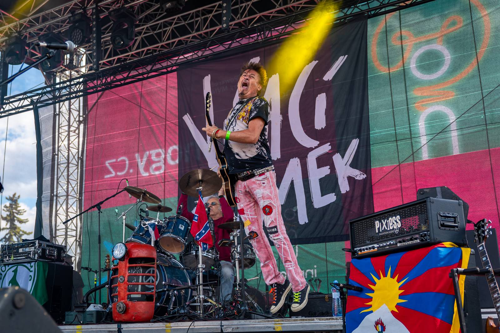 Mezi ploty, den první: Energičtí Skyline, okouzlující Tereza Balonová i legenda Richard Müller