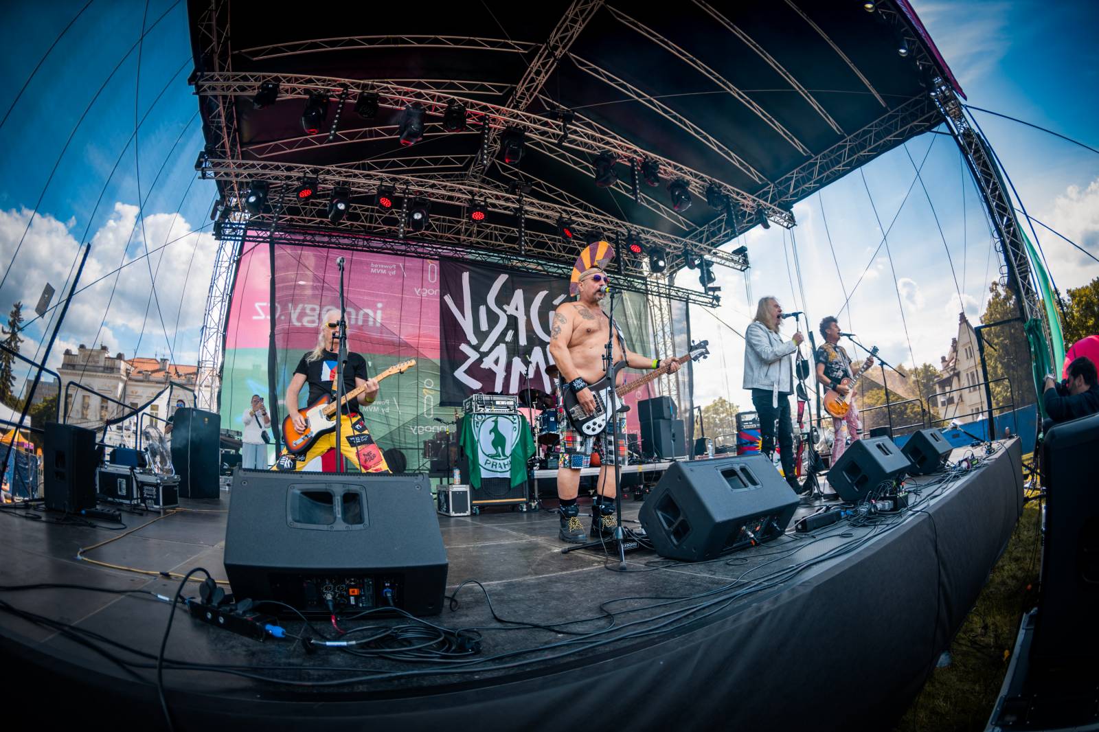 Mezi ploty, den první: Energičtí Skyline, okouzlující Tereza Balonová i legenda Richard Müller