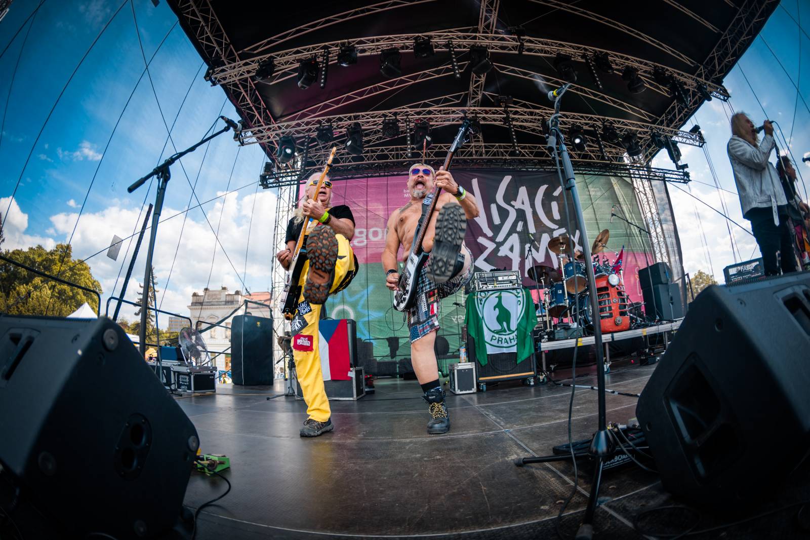 Mezi ploty, den první: Energičtí Skyline, okouzlující Tereza Balonová i legenda Richard Müller