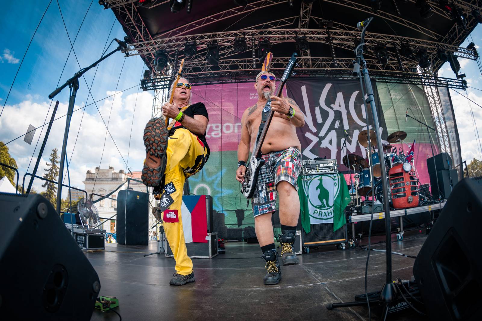 Mezi ploty, den první: Energičtí Skyline, okouzlující Tereza Balonová i legenda Richard Müller