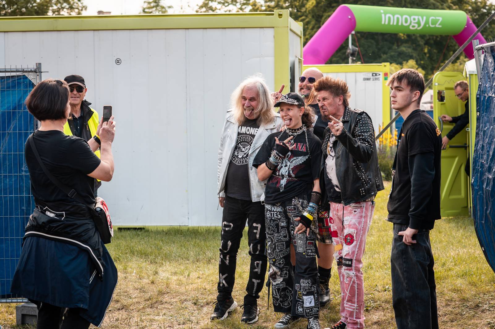 Mezi ploty, den první: Energičtí Skyline, okouzlující Tereza Balonová i legenda Richard Müller