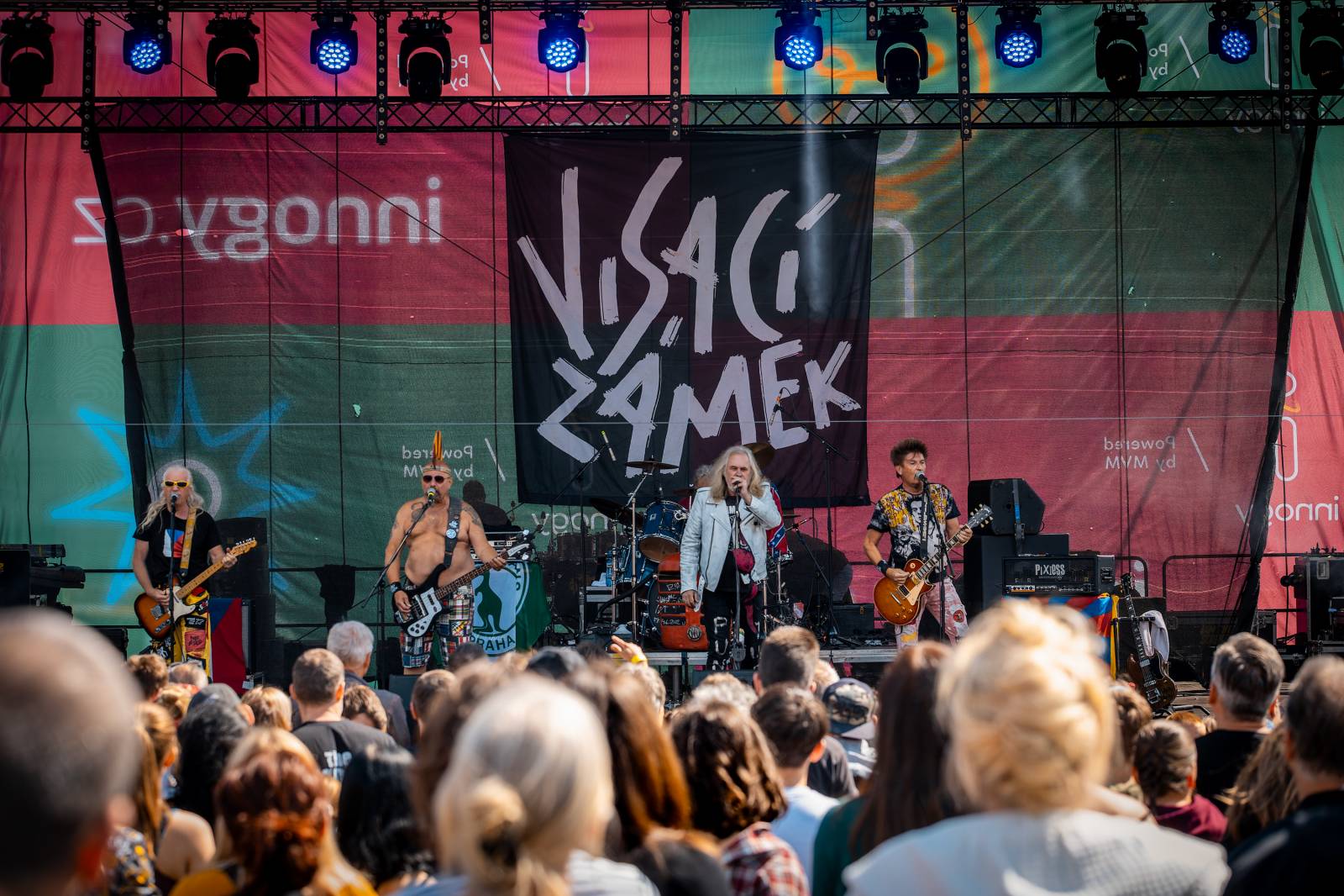 Mezi ploty, den první: Energičtí Skyline, okouzlující Tereza Balonová i legenda Richard Müller