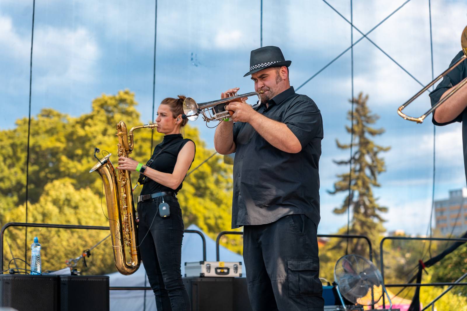 Mezi ploty, den první: Energičtí Skyline, okouzlující Tereza Balonová i legenda Richard Müller
