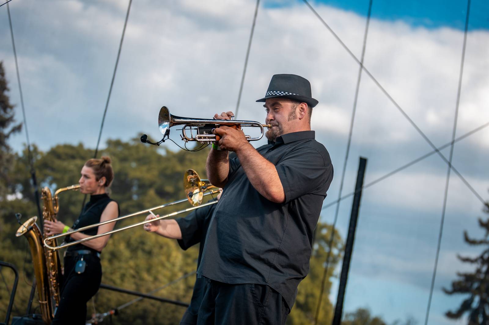 Mezi ploty, den první: Energičtí Skyline, okouzlující Tereza Balonová i legenda Richard Müller